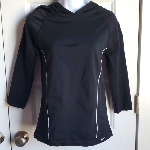 Nike Tops - Nike Athletic Top With Hood and Quarter Length Sleeves in Size Small EUC